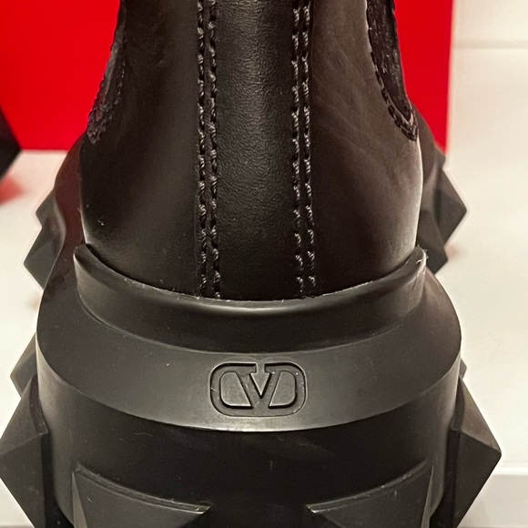 VALENTINO CHELSEA LUG BOOTS - Picture 5 of 7